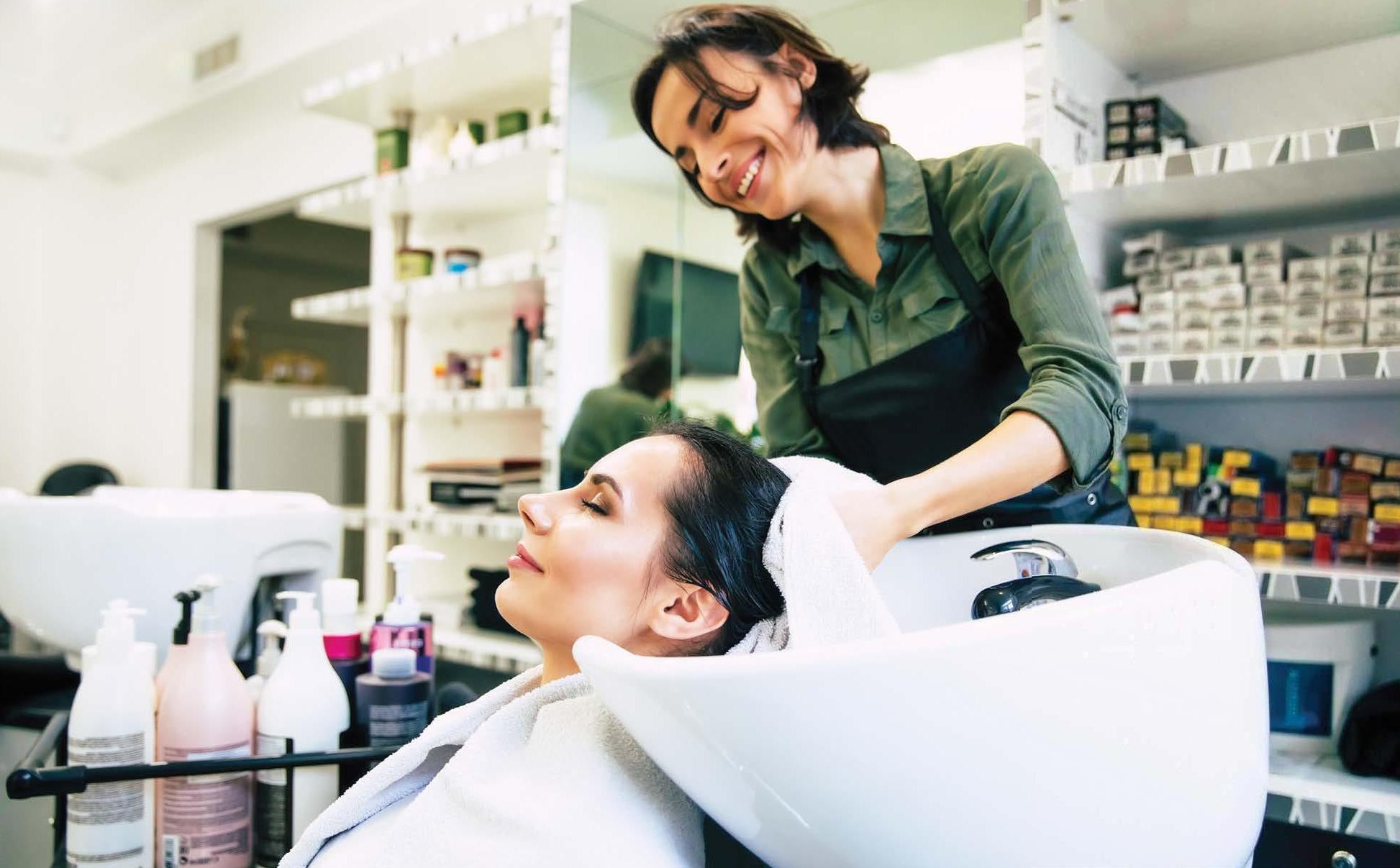 Towards a Glowing Tomorrow: A Bright 2025 for India's Salon Industry